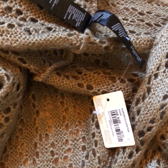 NWT Crochet Infinity Scarf - Picture 2 of 3